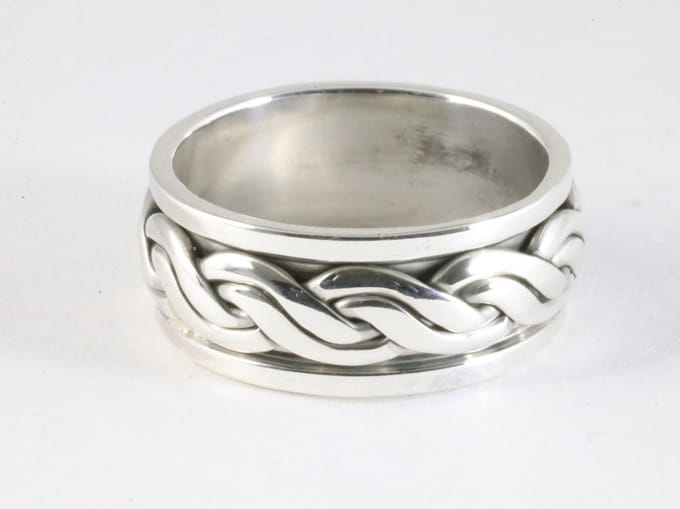 Zware zilveren ring met kabelpatroon - maat 19