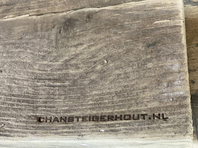 Steigerhouten plank liefdevol geschuurd en splintervrij 100 cm GEBRUIKT steigerhout.