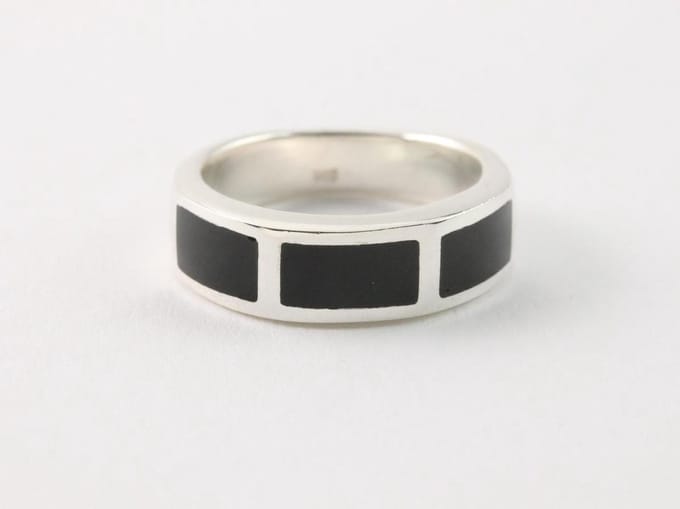 Zilveren ring met onyx - maat 17
