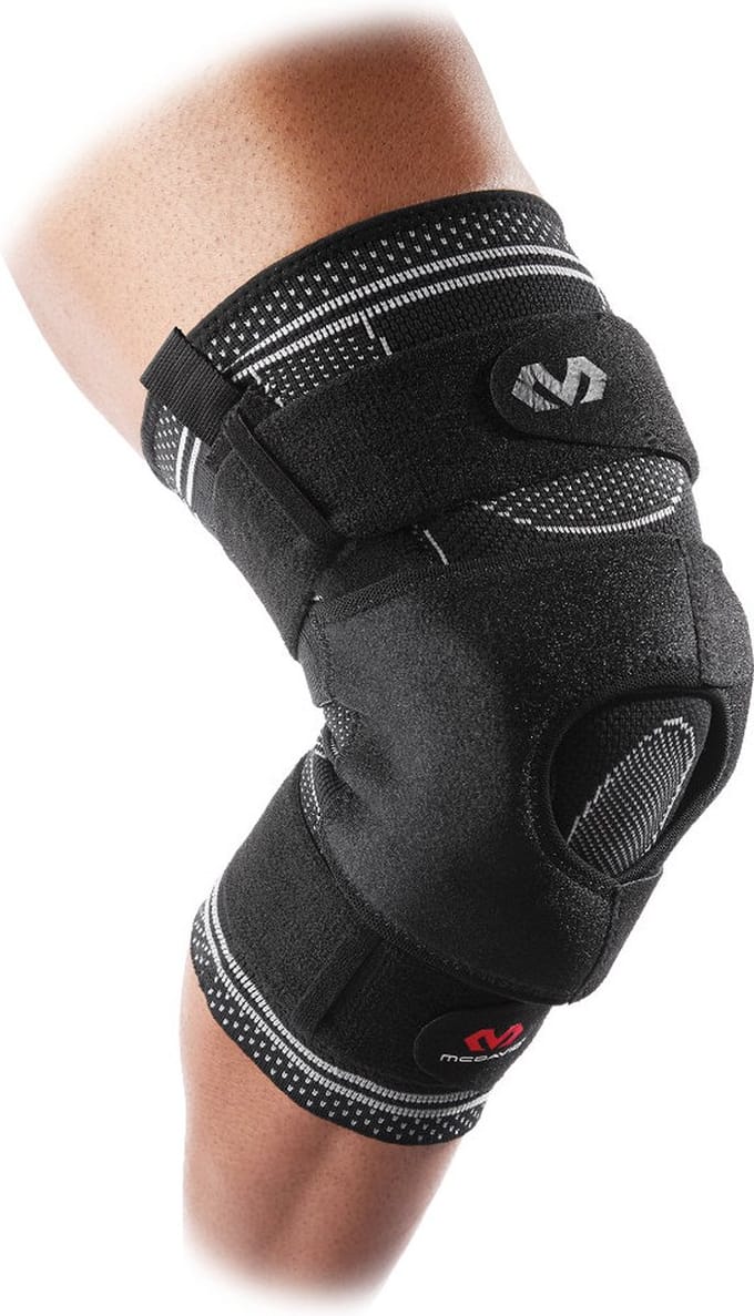 ELITE Engineered Elastic™ Kniebrace met Dual Wrap en Scharnieren [5149]