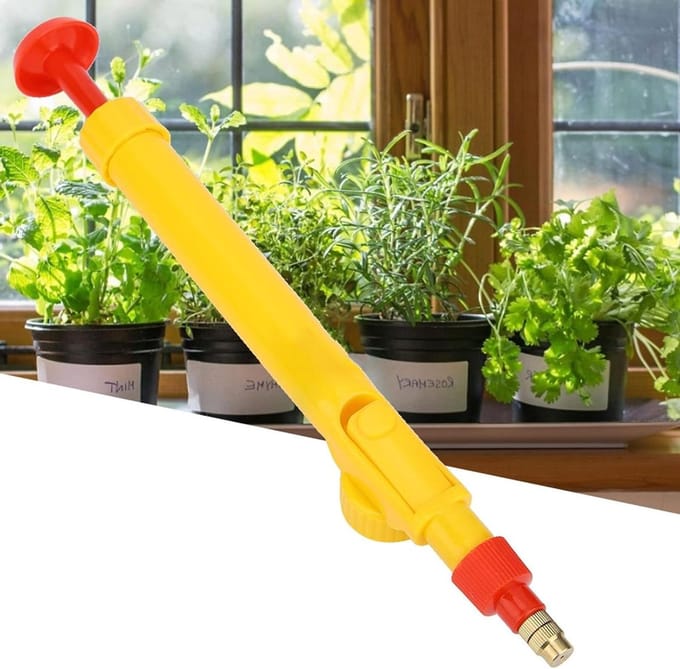 Flessen Sproeier - Tuinsproeier - Planten Water Geven - Verstelbare Kop - 29 cm Lengte - Gemengde Kleuren
