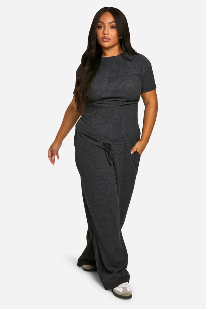 boohoo Dames PLUS GETEXTUREDE GERUCHEDE Zij-T-SHIRT | Houtskool | Maat: 56