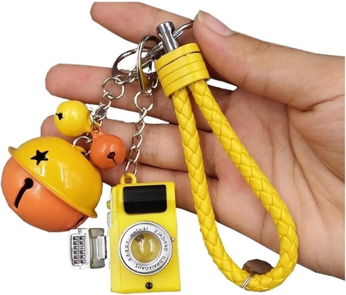 Mini Camera Ketting - Camera Hanger - Accessoire Dragen - Licht en Geluid - 4 cm x 3.8 cm - Geel