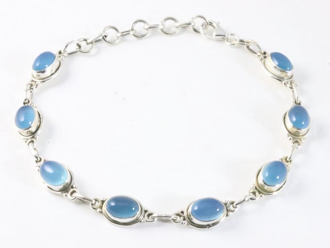 Zilveren armband met blauwe chalcedoon
