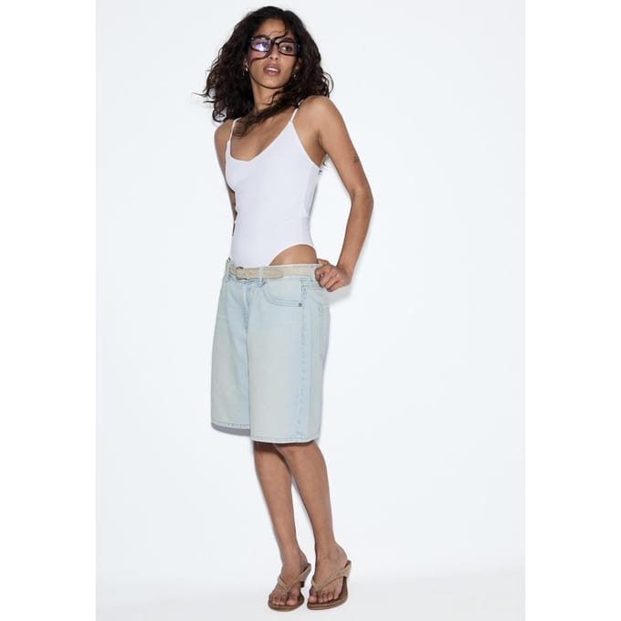 Stradivarius Denim bermuda met riem  LICHTBLAUWE DENIM WASSING 32