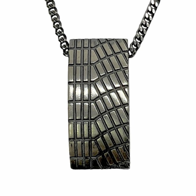 AuBor ®. Hanger. Geoxideerd Zilver. Bandenprofiel / Rally finishvlag