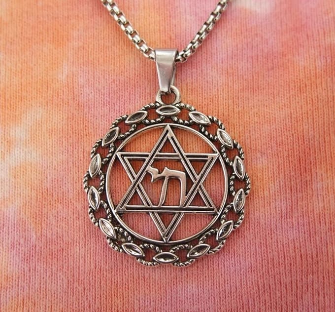 Ketting met hanger Davidster en Chai inleg zilverkleur. (groot)
