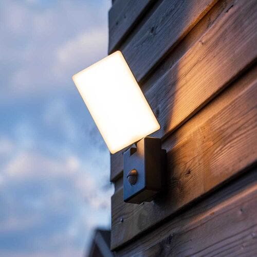 HOFTRONIC Selby - LED Wandlamp met sensor - 10 Watt 780 Lumen - Bewegingssensor en schemerschakelaar - 3000K warm wit licht - zwart