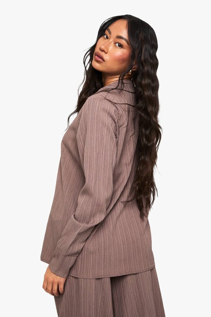 boohoo Dames Crinkle Oversized Shirt | Mocha | Maat: 10
