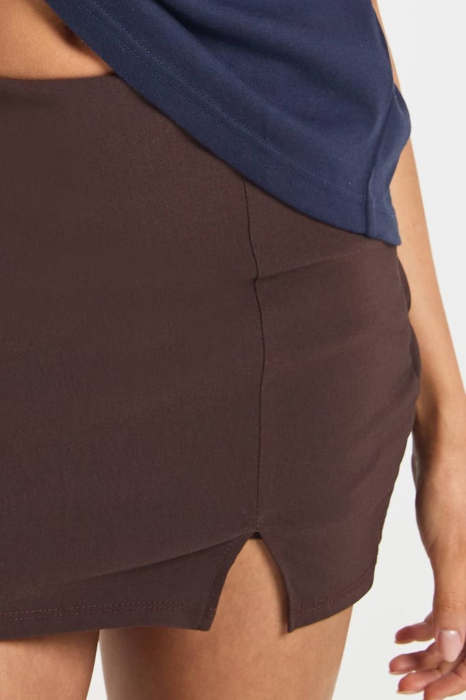 boohoo Dames Gespleten voorkant mini skort | Chocolate | Maat: 8