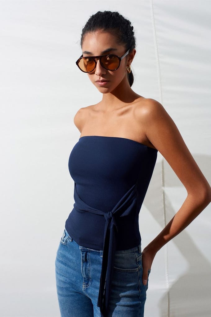 Strapless Slim-Fit Jerseytop met Strikdetail