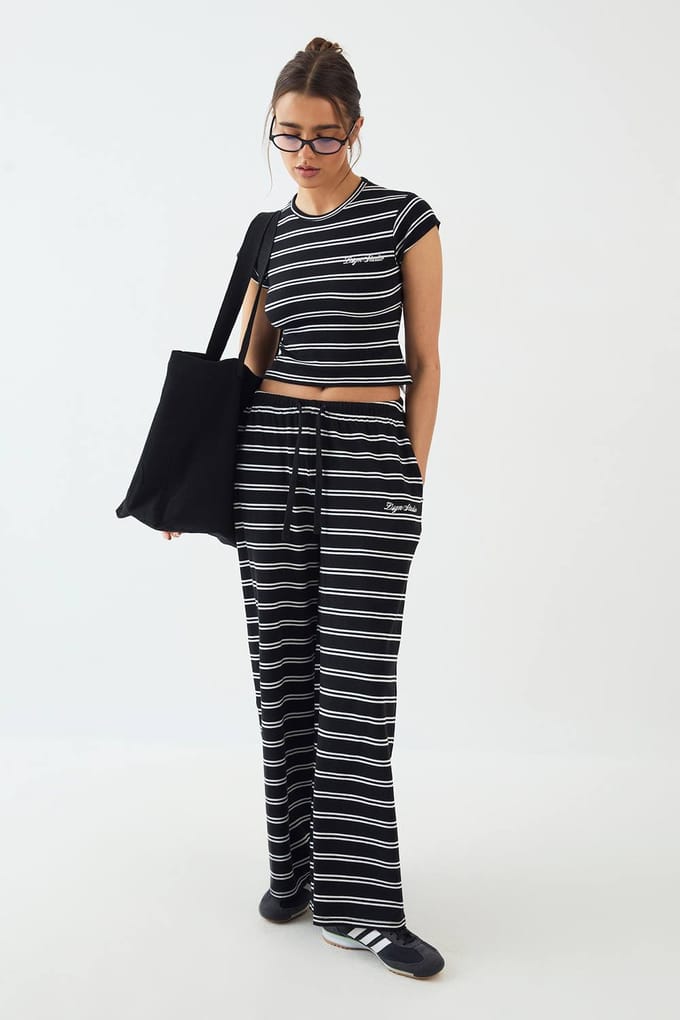 Dames DSGN Studio Gestreepte Wijde Pijpen Broek | Zwart | Maat: Medium