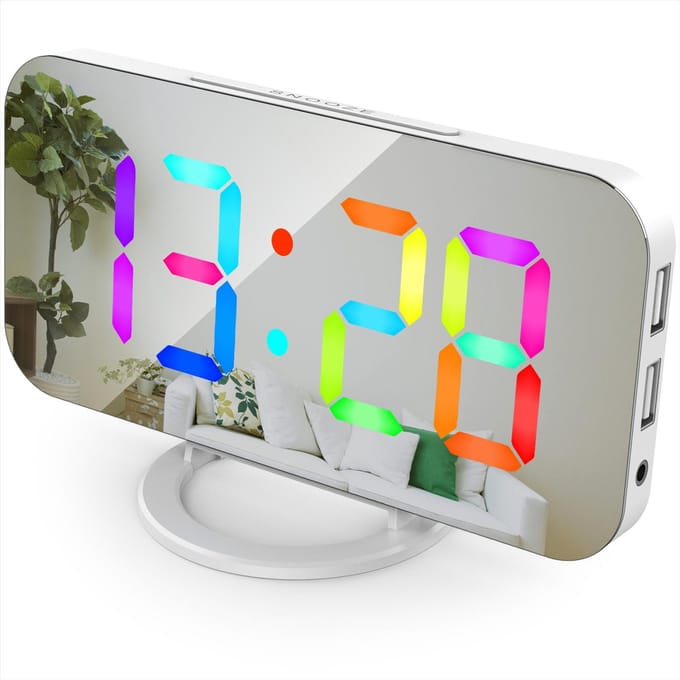 Digitale Wekker met Dynamisch RGB Licht Dimbare Helderheid Instelbare Snooze Functie USB wit