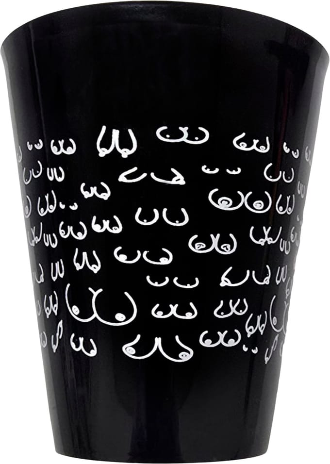 Zwarte Kunststof Beker 400 ml – Stijlvol Ondeugend Borsten Design – Herbruikbaar & Stevig