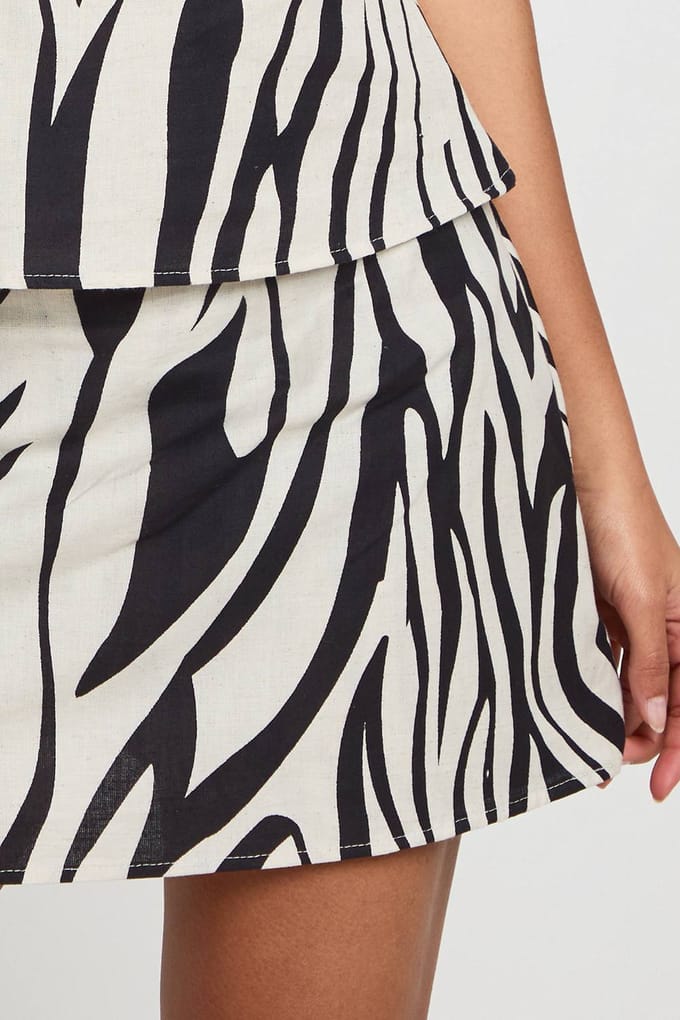boohoo Dames Zebra Linnen Look Getailleerde Skort | Zebraprint | Maat: 40