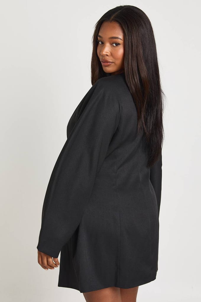 boohoo Dames Plus Size Kraagloze Blazerjurk met Getailleerde Taille | Zwart | Maat: 48
