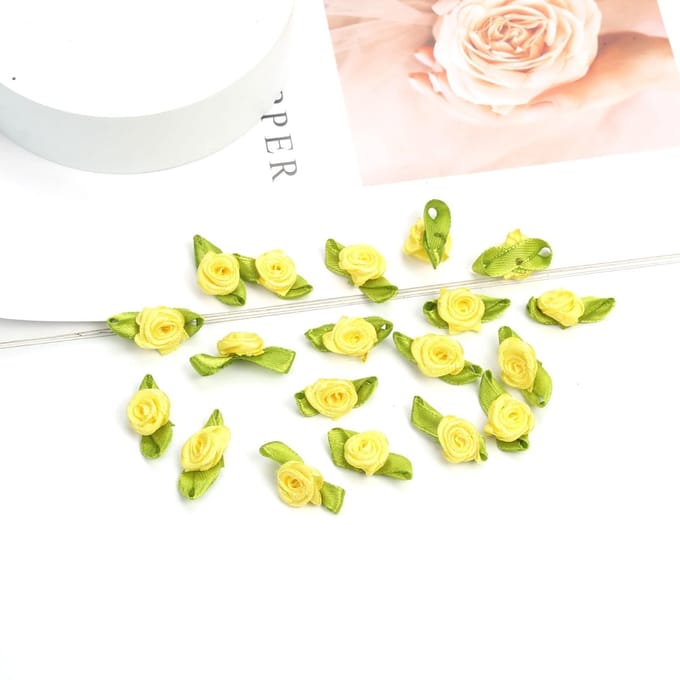 Dailygoody - Pack van 100 Mini Kunstmatige Rozenkoppen - 3 cm Satin Rozen voor Creatieve Projecten en Feestdecoratie