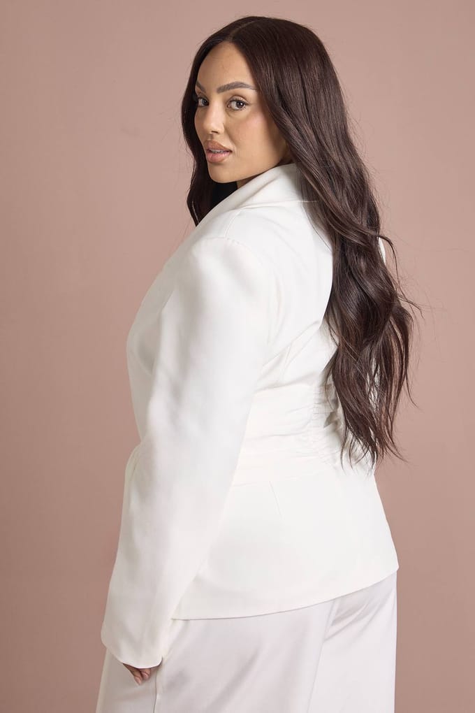 boohoo Dames Plus Blazer met Obi Strikceintuur | Wit | Maat: 44
