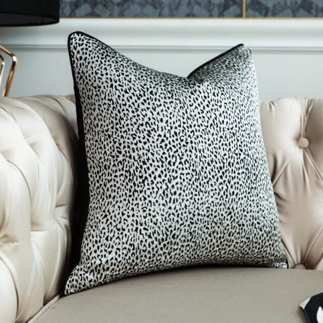 NOVÉE Sierkussen silver leopard | 45 x 45 cm | jacquard/polyester
