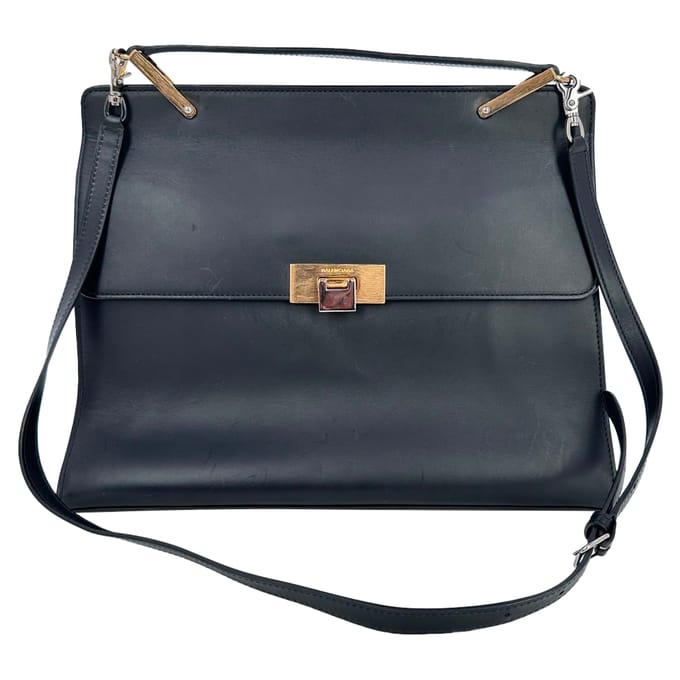 Balenciaga Medium Le Dix Cartable Top Handle Bag in zwart leer