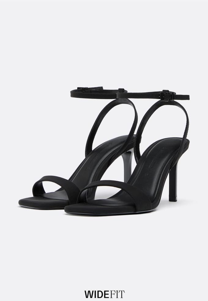Stradivarius WIDE FIT. Sandalen met smalle hak  Zwart 38