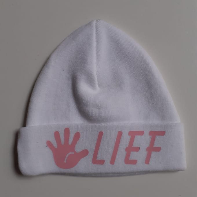 Mutsje met tekst - Lief - Funnies - wit / roze - maat 50/56 - Newborn - katoen