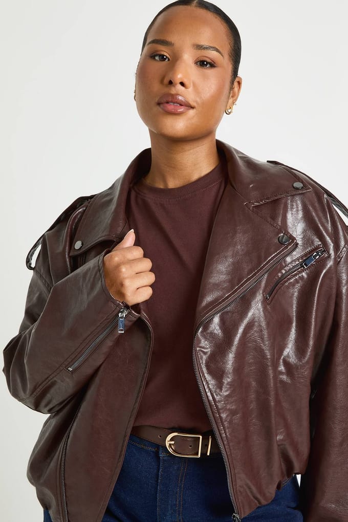 boohoo Dames Plus Kunstleren Biker Jacket met Bubble Zoom | Burgundy | Maat: 16