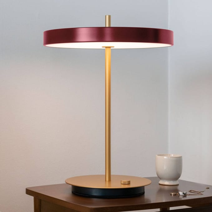 UMAGE LED tafellamp Asteria Table, USB, robijnrood/messing