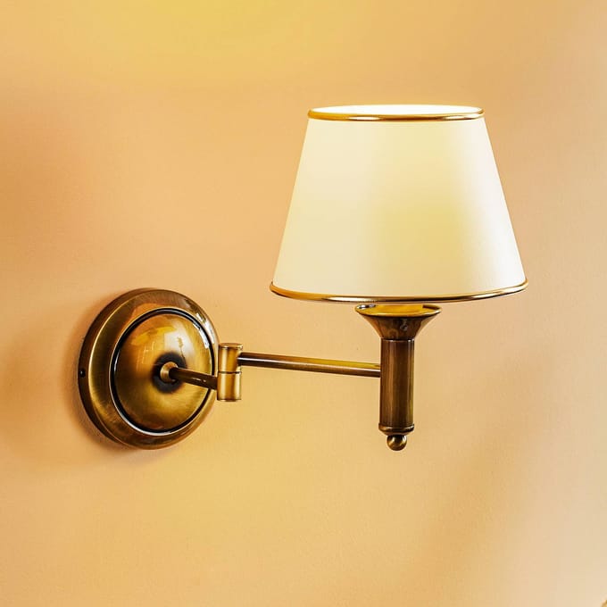 Jupiter Wandlamp Birmingham gepatineerd met scharnierarm