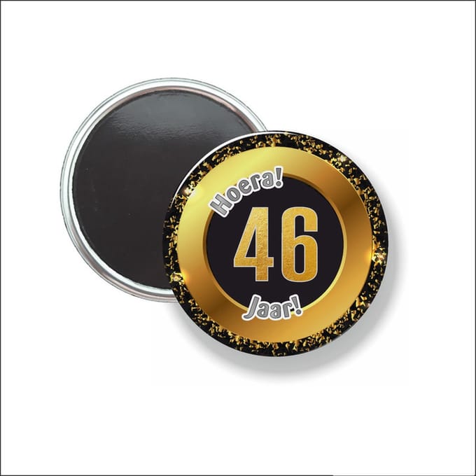 Button Met Magneet 58 MM - Hoera 46 Jaar - NIET VOOR KLEDING