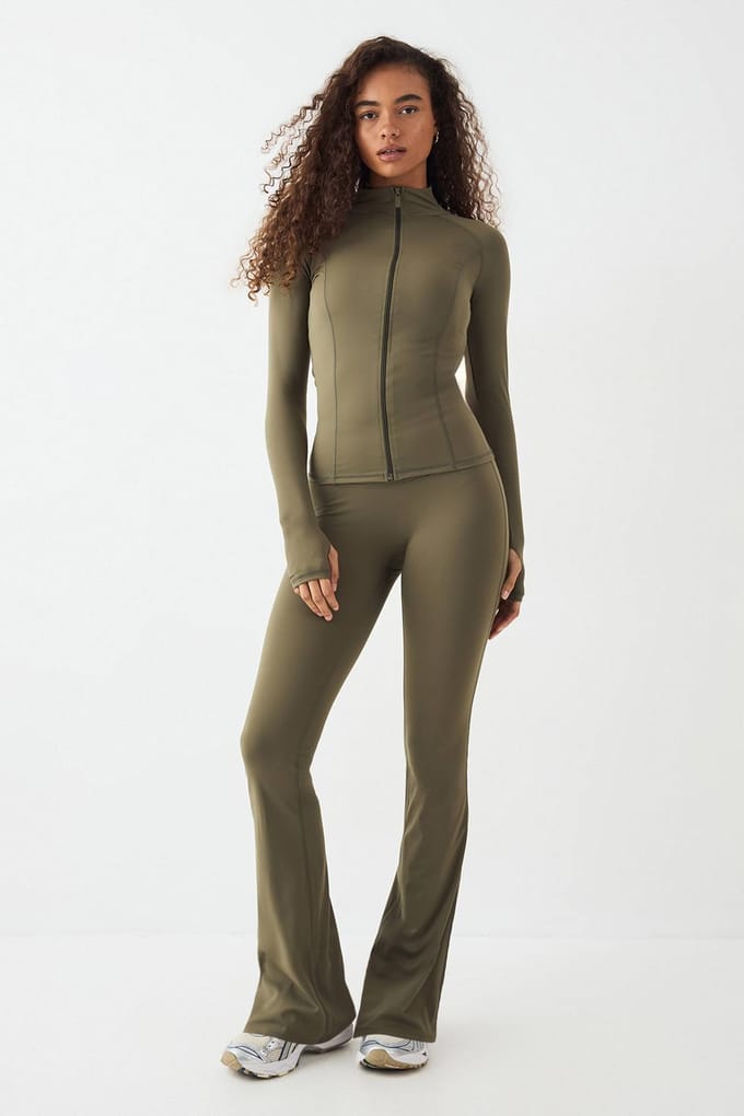 Dames DSGN Studio Highwaist Ultra Sculpt Yoga Flared Legging | Olive | Maat: Large
