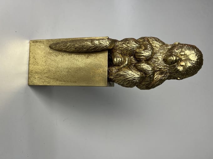 Gouden aap op paal