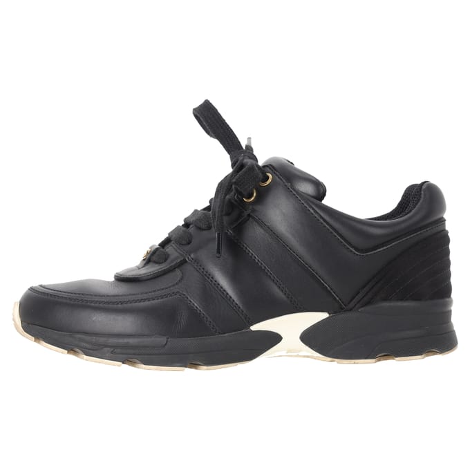 Chanel CC lage sneakers van zwart kalfsleer