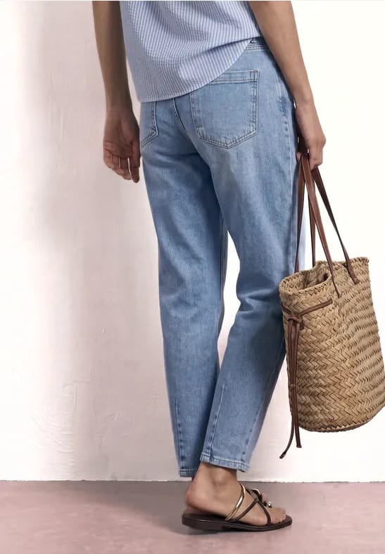 High Waist Barrel Leg jeans in Loose Fit