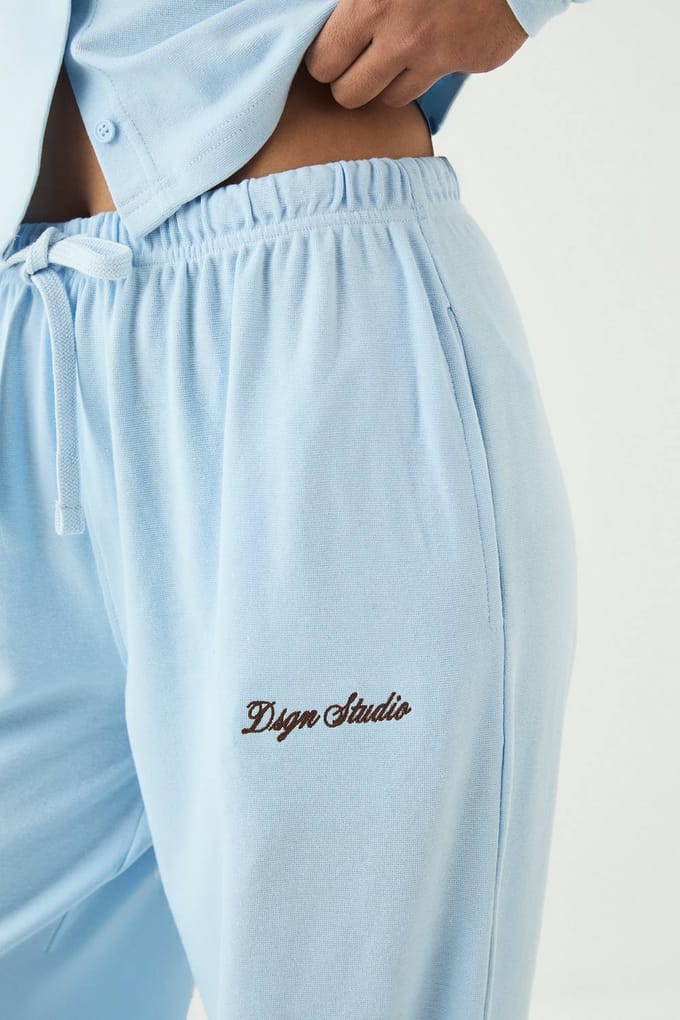 Dames Dsgn Studio Geborduurd Ribgebreide Wijde Pijpenbroek | Lichtblauw | Maat: 2XL