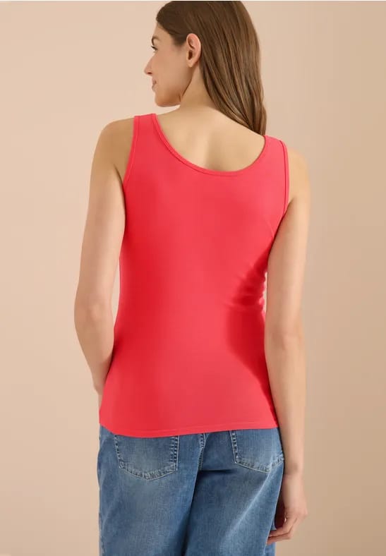 Basic top met ronde hals gemaakt van katoen