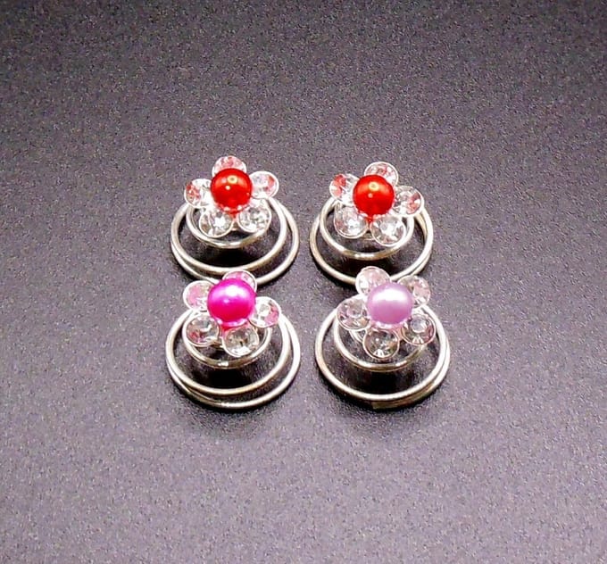 Curlies kleine parel rood-roze tinten met 5 strass punten