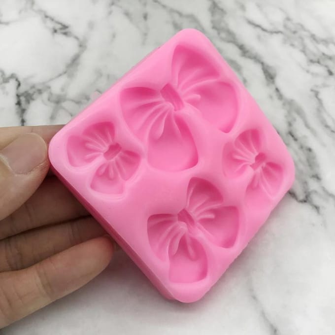 Siliconen Vormenset met Chocolade Gummies en Strikken - Perfect voor het Decoreren van Taarten en Cupcakes