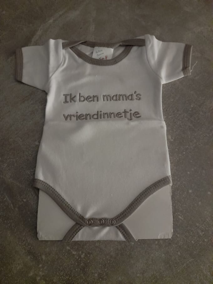 Romper met tekst "Ik Ben Mama's Vriendinnetje "