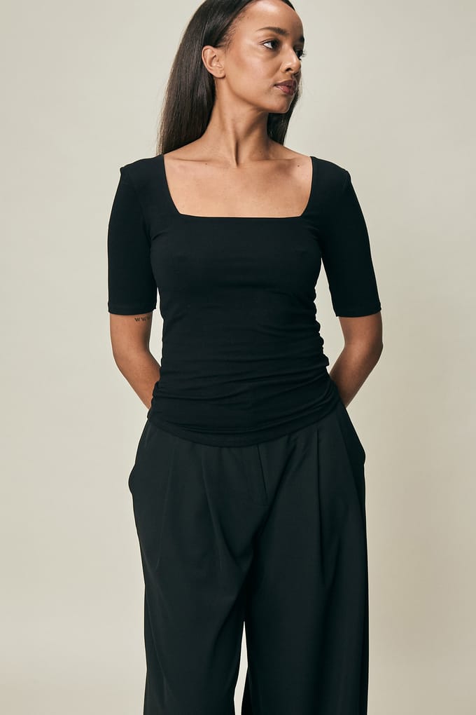 VIVEH Olea Top Black Maat: 46 | Longsleeves Outlet | Dames | Zwart