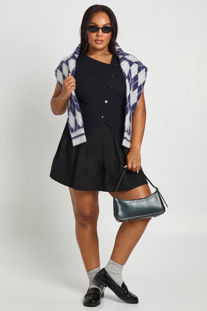 boohoo Dames Plus asymmetrisch top met knoopsluiting en capmouwen | Zwart | Maat: 44
