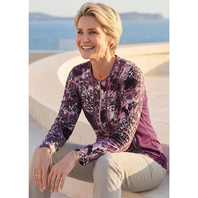 Getailleerd overhemdjasje van viscose-jersey - bessen / gedess. - Gr. 20 van Goldner Fashion