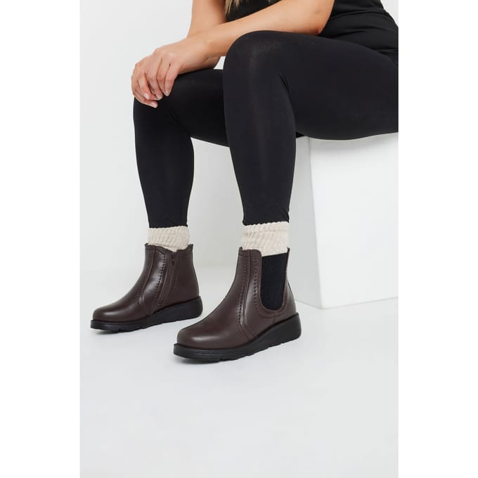 Yours Chelsea Boots Met Lage Sleehak In Een Brede Pasvorm In Bruinsize 38E