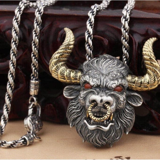 Collier à pendentif tête de taureau rétro personnalisé à la mode gray