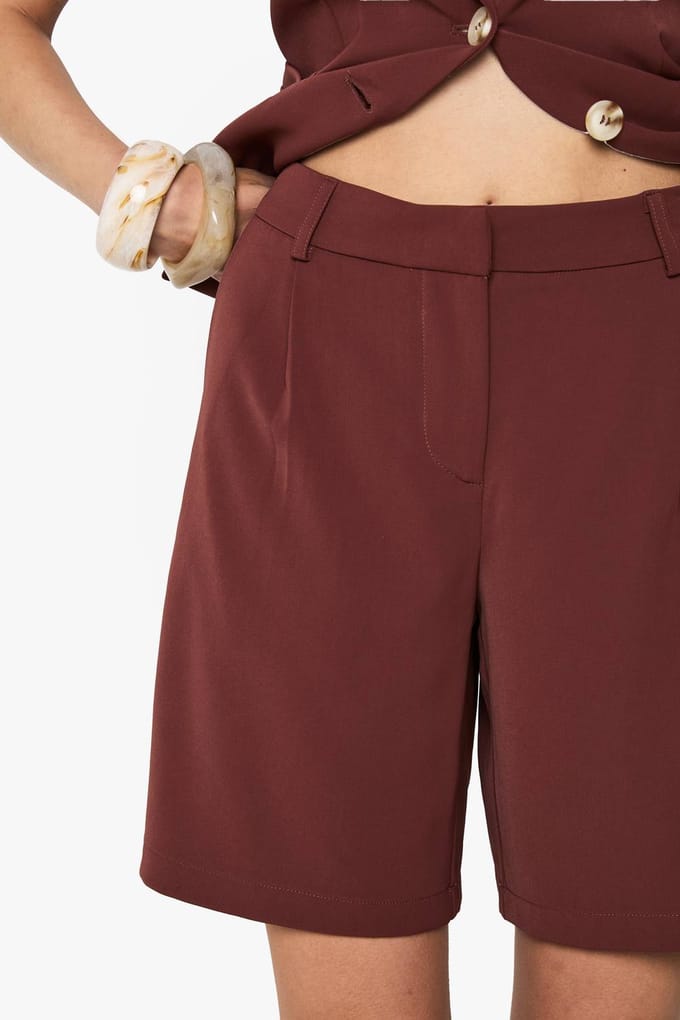 boohoo Dames Op maat gemaakte geweven Bermuda shorts | Mahonie | Maat: 36