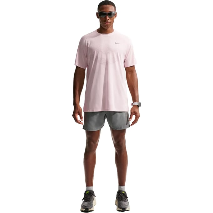 Nike Dri-FIT ADV hardlooptop met korte mouwen voor heren Stride - Roze- Heren, Roze S