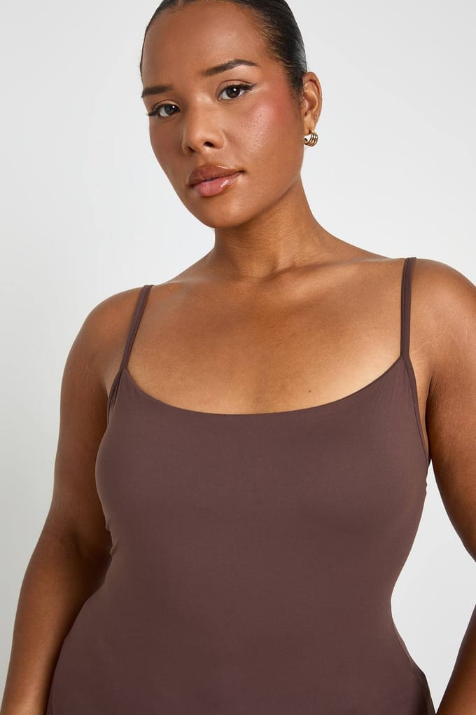 boohoo Dames Plus Second Skin Hemdje Met Bandjes En Vierkante Hals | Chocoladebruin | Maat: 48