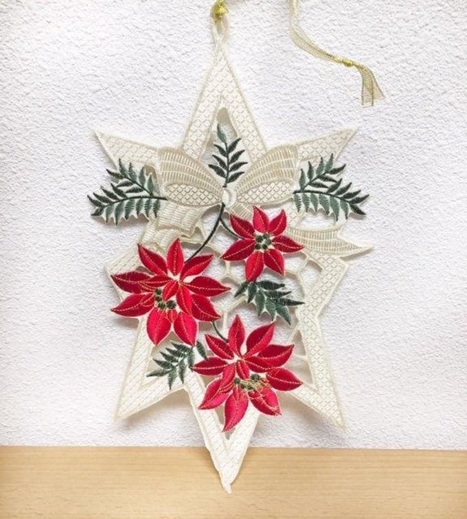 Kerst - hanger - drie rode kerstbloemen