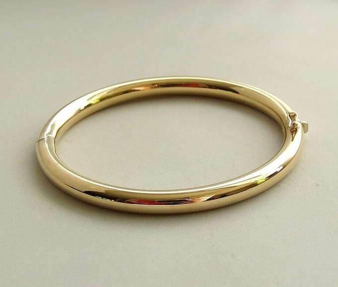 Geel gouden bangle rond model