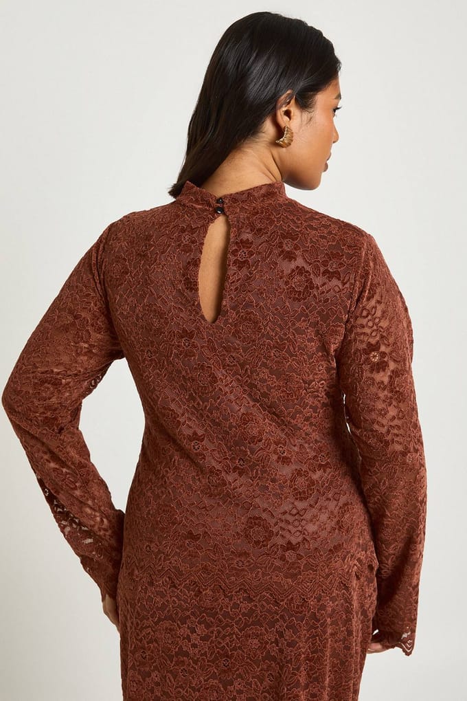 boohoo Dames Plus Premium Kanten Hoge Hals Lange Mouw Top | Chocoladebruin | Maat: 44